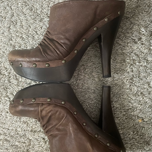 Guess distressed leather wooden clog heels - Picture 3 of 11